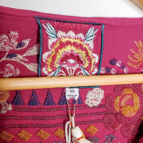 Johnny Was Berry Red Tinasha Long Sleeve Raw Seam Embroidered Tee Top Size XS - Picture 4 of 5